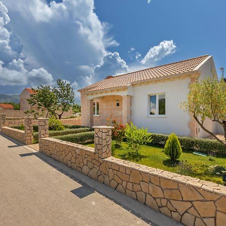 Apartment Holiday Home Doma, Cilipi Near Dubrovnik Rum bild