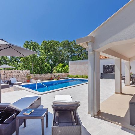 Apartment Holiday Home Doma, Cilipi Near Dubrovnik Rum bild