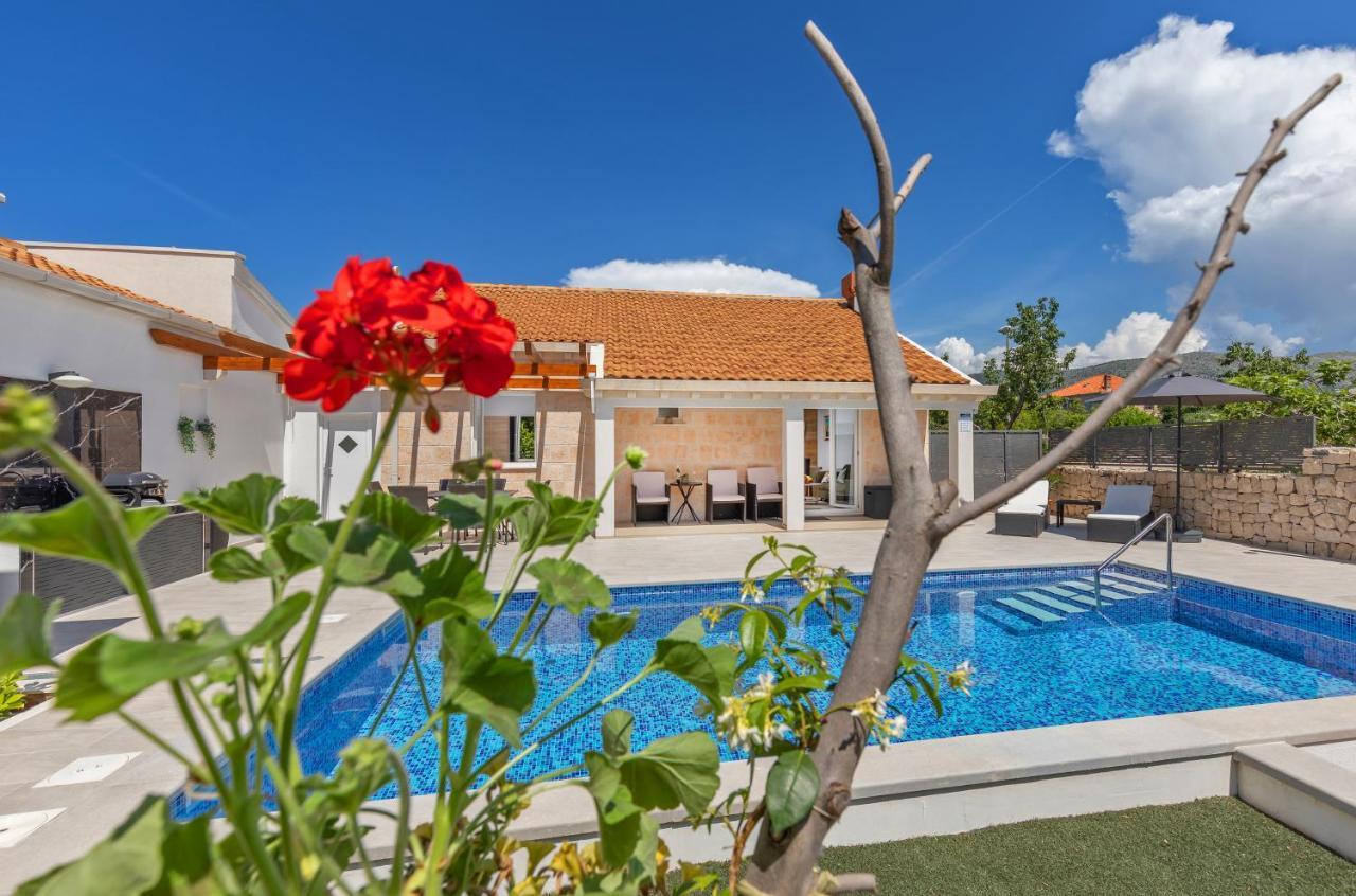 Apartment Holiday Home Doma, Cilipi Near Dubrovnik Exteriör bild