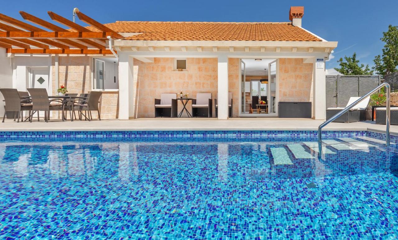 Apartment Holiday Home Doma, Cilipi Near Dubrovnik Exteriör bild