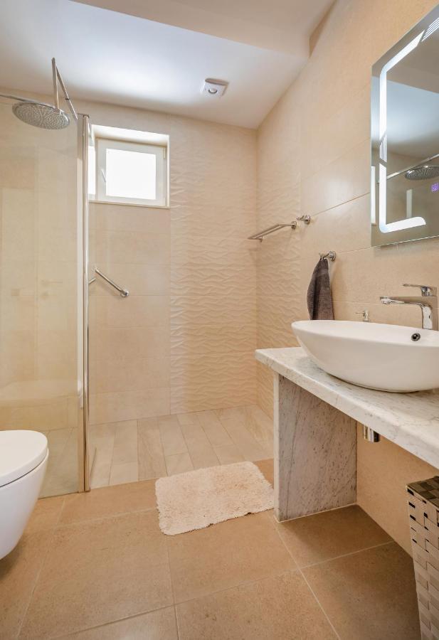 Apartment Holiday Home Doma, Cilipi Near Dubrovnik Exteriör bild