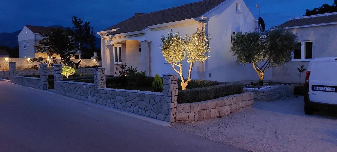 Apartment Holiday Home Doma, Cilipi Near Dubrovnik Exteriör bild