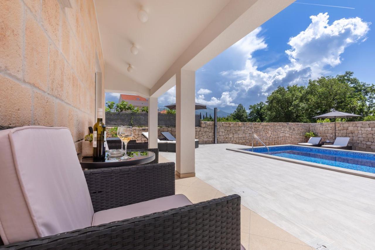 Apartment Holiday Home Doma, Cilipi Near Dubrovnik Exteriör bild