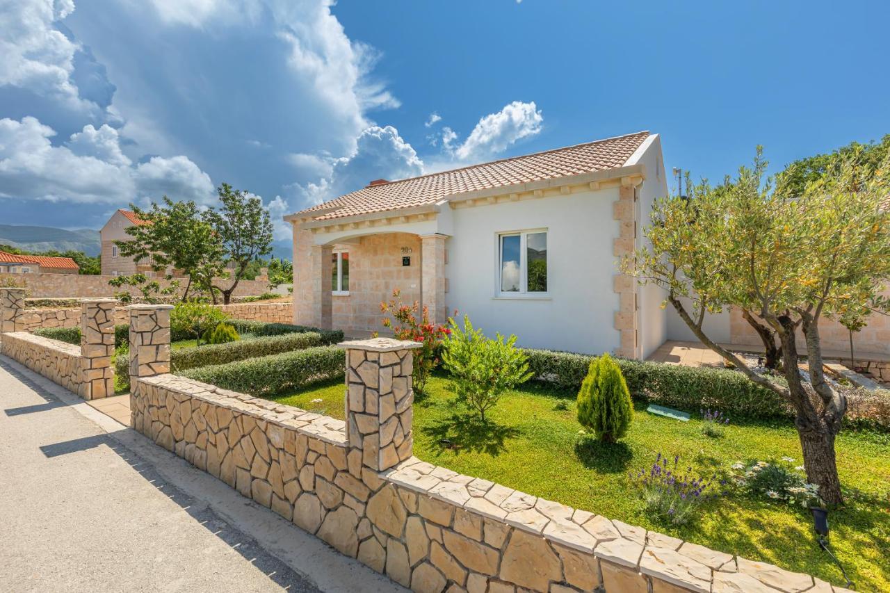 Apartment Holiday Home Doma, Cilipi Near Dubrovnik Exteriör bild