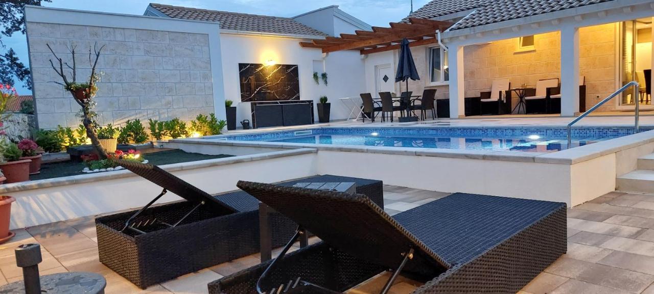 Apartment Holiday Home Doma, Cilipi Near Dubrovnik Exteriör bild