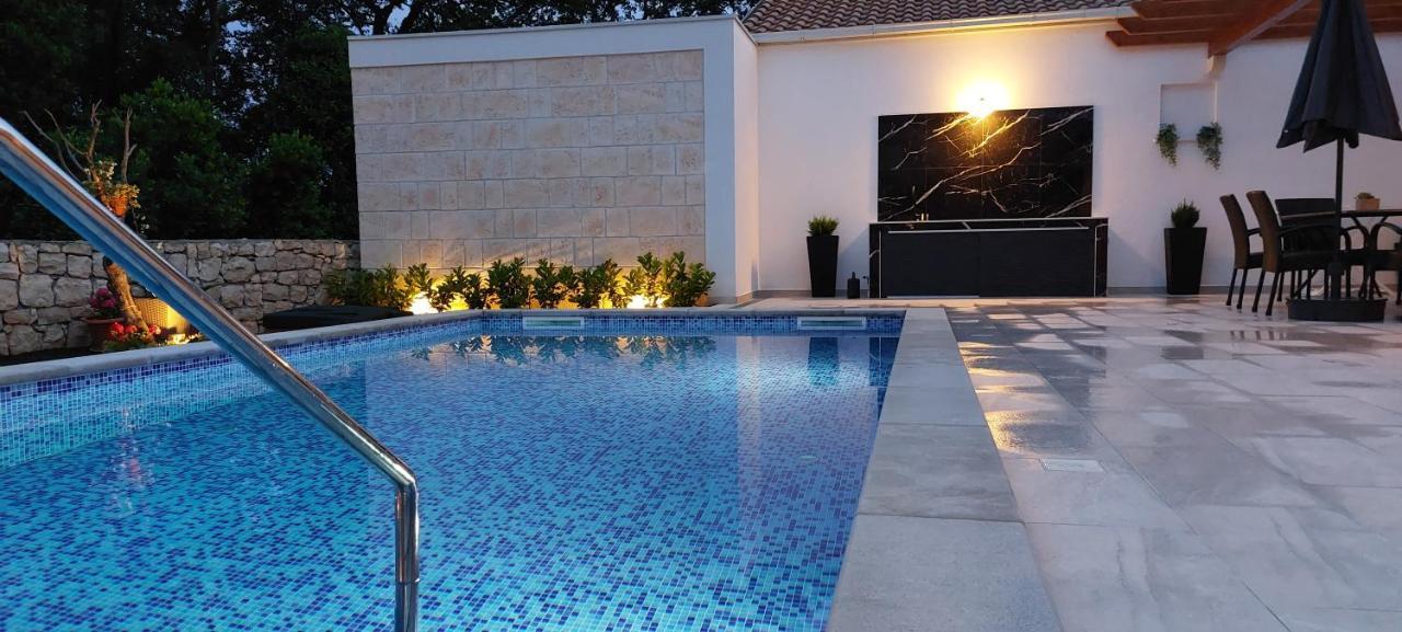 Apartment Holiday Home Doma, Cilipi Near Dubrovnik Exteriör bild