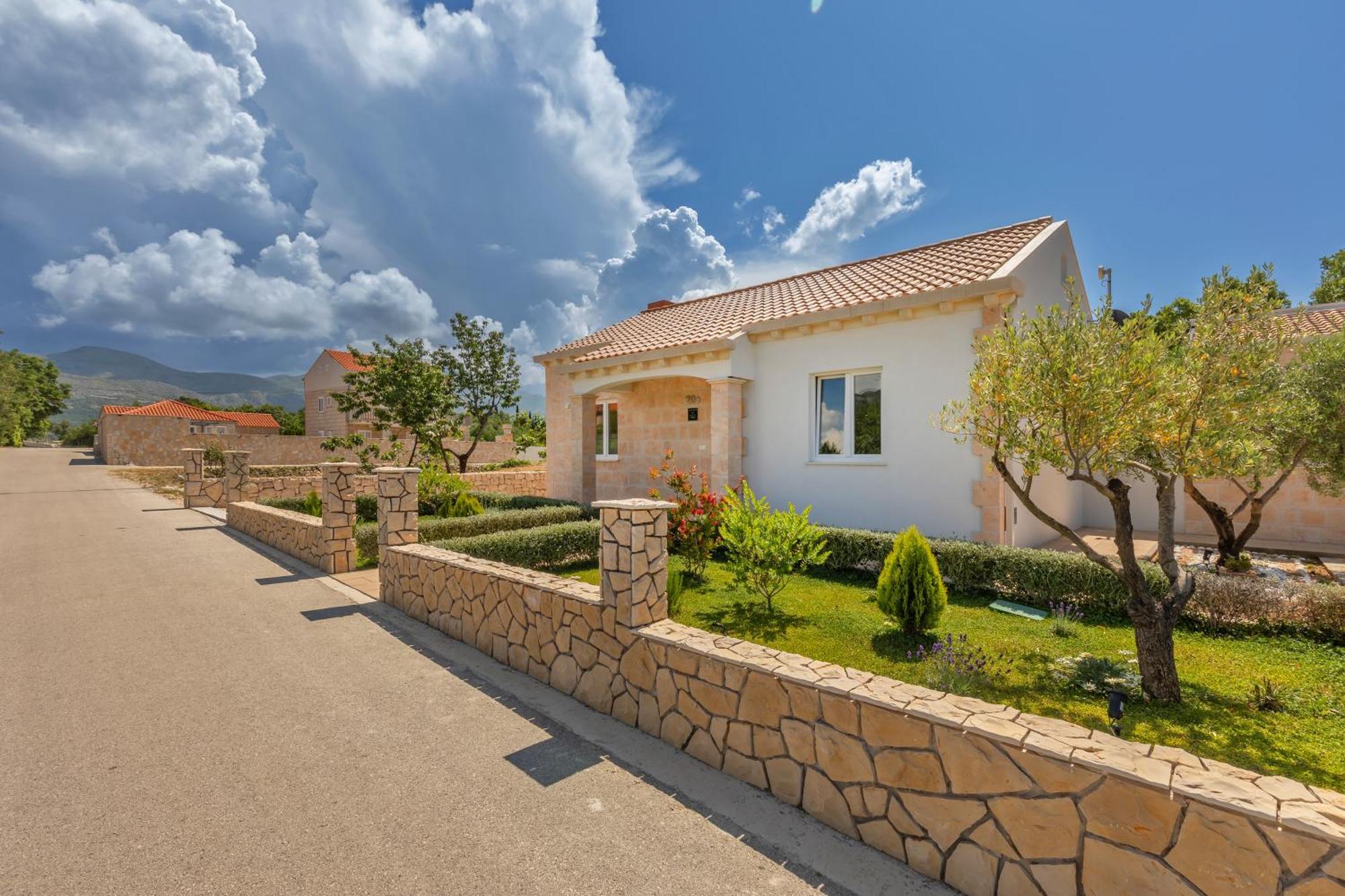Apartment Holiday Home Doma, Cilipi Near Dubrovnik Rum bild