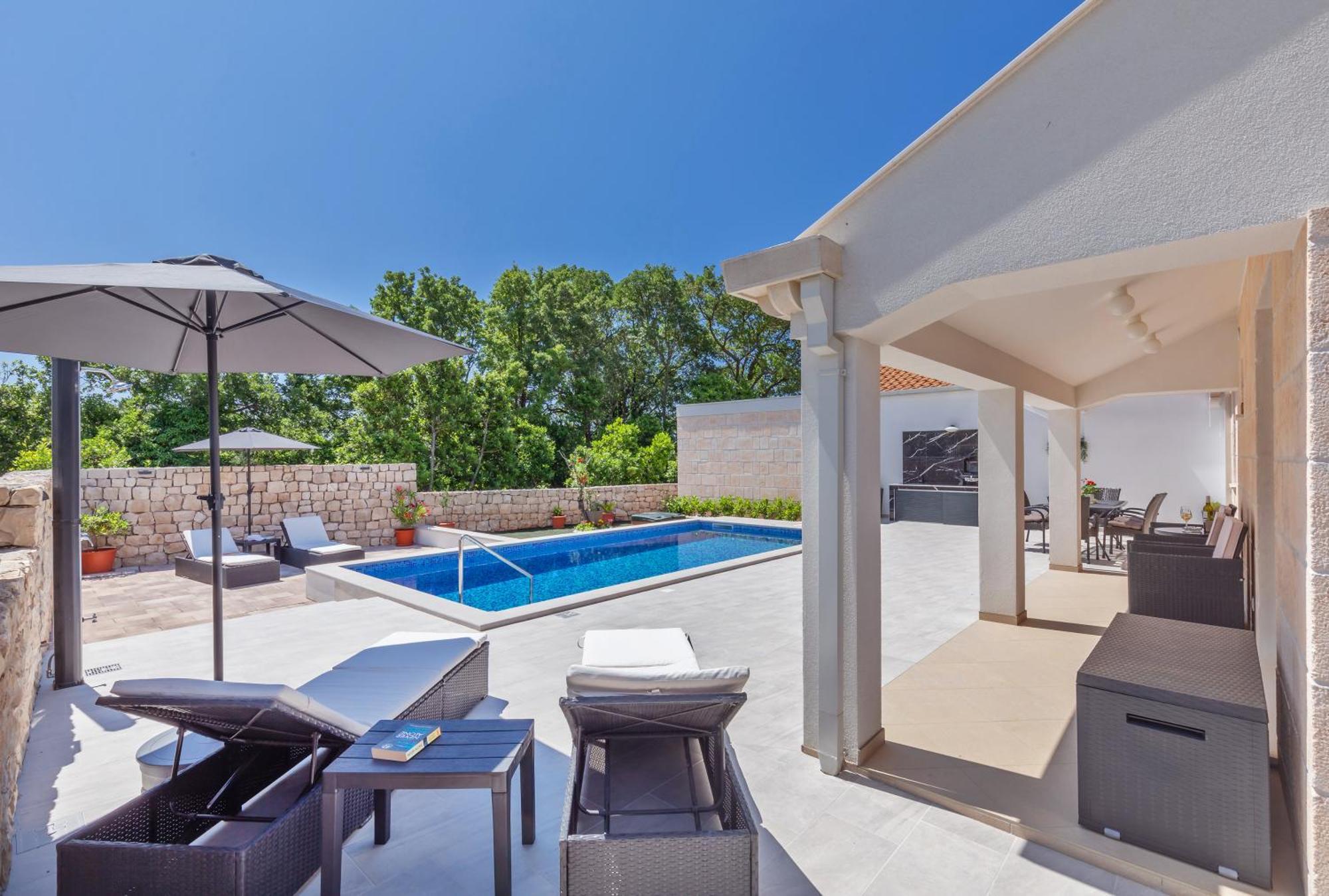 Apartment Holiday Home Doma, Cilipi Near Dubrovnik Rum bild