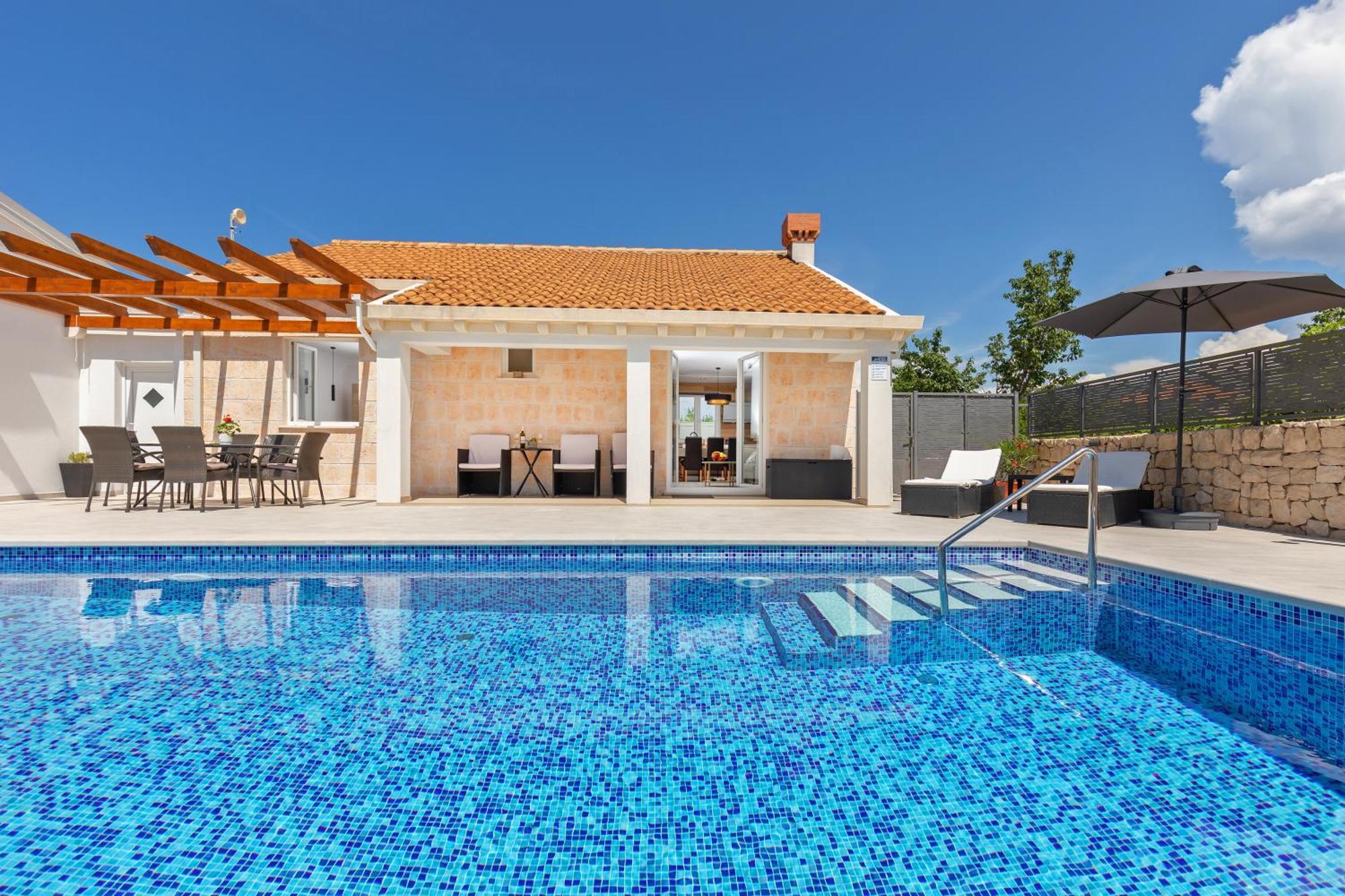 Apartment Holiday Home Doma, Cilipi Near Dubrovnik Rum bild